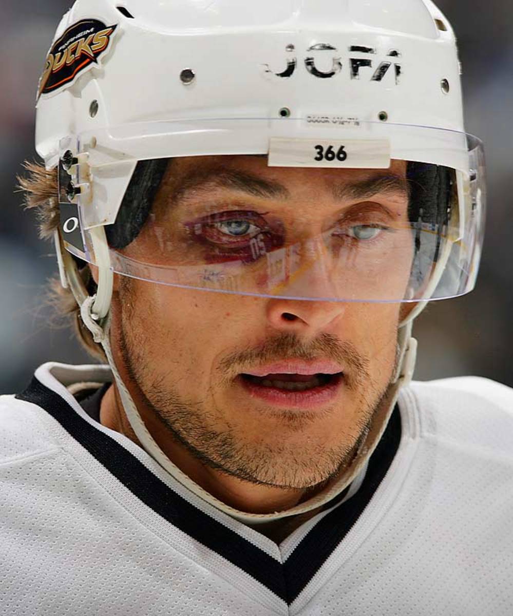 140424154304-selanne-vinnick-single-image-cut.jpg